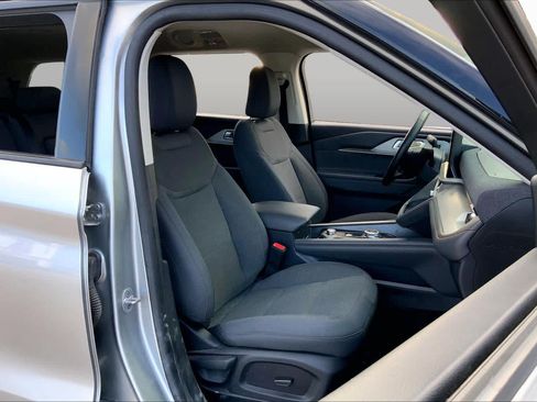 Used 2025 Ford Explorer Active RWD image 9