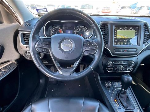 Used 2019 Jeep Cherokee Trailhawk w/ Cold Weather Group image 5