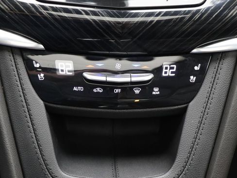 Used 2025 Cadillac XT6 Premium Luxury image 24