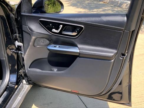 Used 2024 Mercedes-Benz GLC 300 image 23