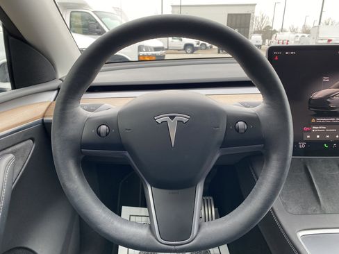 Used 2023 Tesla Model Y Performance image 18