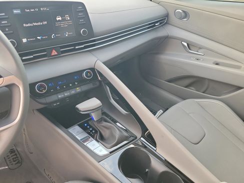 Used 2025 Hyundai Elantra Blue image 7