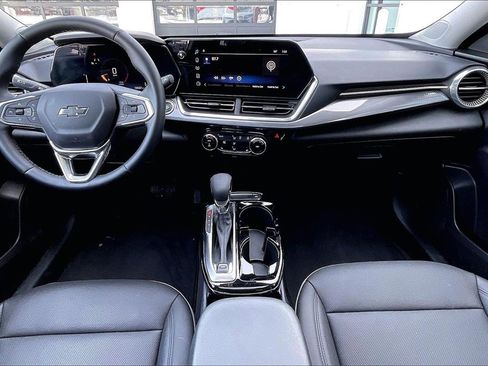 Used 2025 Chevrolet Trax ACTIV w/ Sunroof Package image 15