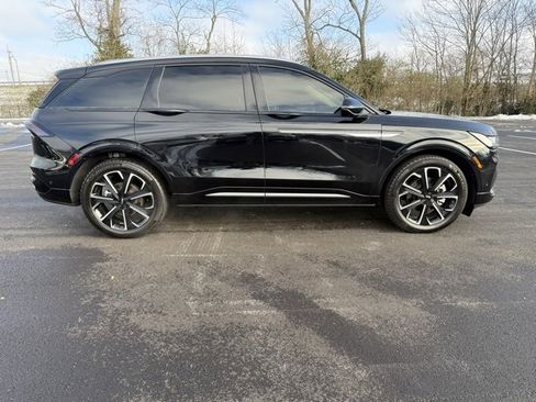 Used 2024 Lincoln Nautilus Reserve image 4