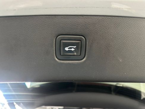 Used 2021 Chevrolet Blazer LT FWD image 15