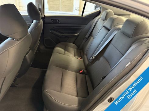 Used 2024 Nissan Altima 2.5 SV FWD image 10