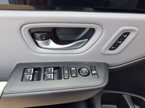 Used 2025 Honda Pilot Touring image 23