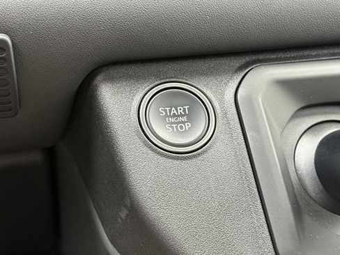 Certified 2025 Land Rover Defender 130 X-Dynamic SE AWD/4WD image 36