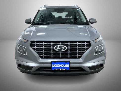 Used 2023 Hyundai Venue SEL image 2