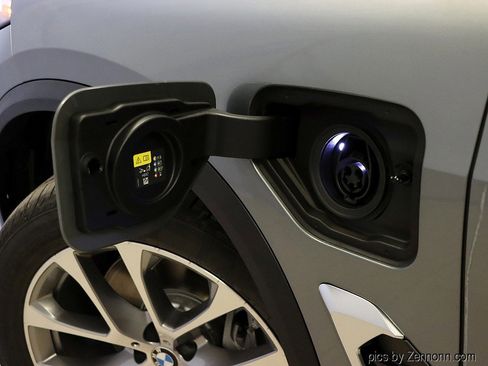 Used 2026 BMW X5 xDrive50e w/ Climate Comfort Package image 28