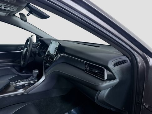 Used 2023 Toyota Camry SE image 30