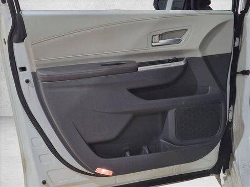 Used 2021 Toyota Sienna XLE w/ XLE Plus Package FWD image 10