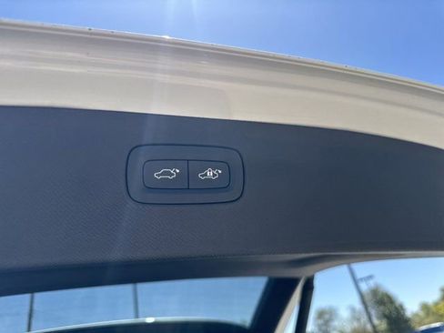 New 2025 Volvo XC90 T8 Ultra w/ Protection Package Premier image 9