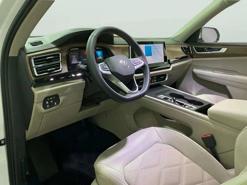 Used 2024 Volkswagen Atlas SE FWD image 21