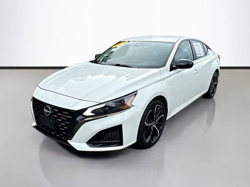 Certified 2024 Nissan Altima 2.5 SR FWD image 11