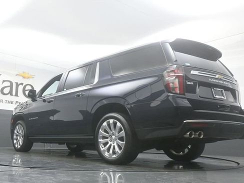 Used 2024 Chevrolet Suburban Premier w/ Premium Package 2 AWD/4WD image 5