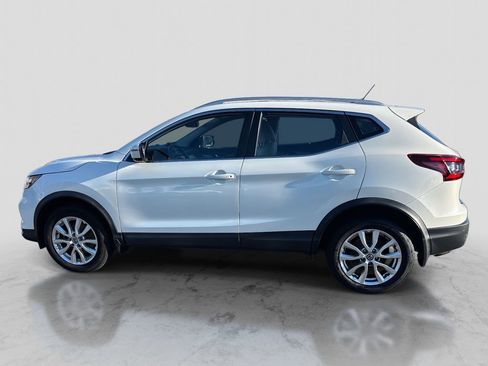 Used 2020 Nissan Rogue Sport SV image 2