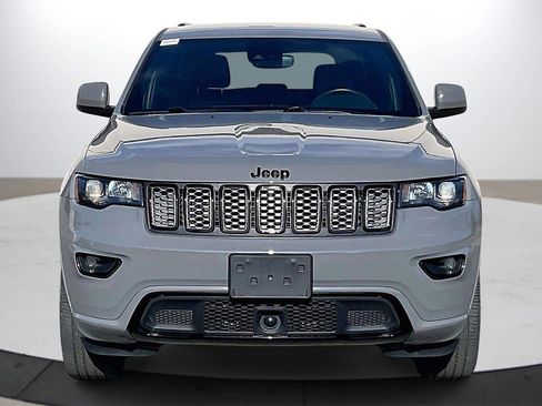 Certified 2022 Jeep Grand Cherokee Laredo X image 3