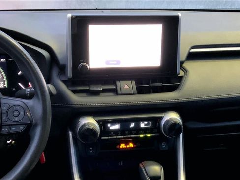 Used 2024 Toyota RAV4 LE FWD image 7