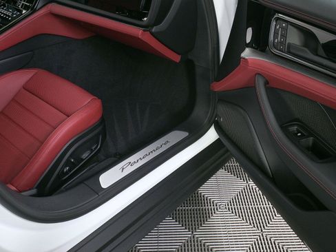 New 2026 Porsche Panamera image 25