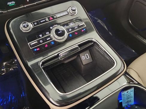 Used 2022 Lincoln Nautilus Reserve AWD/4WD image 19