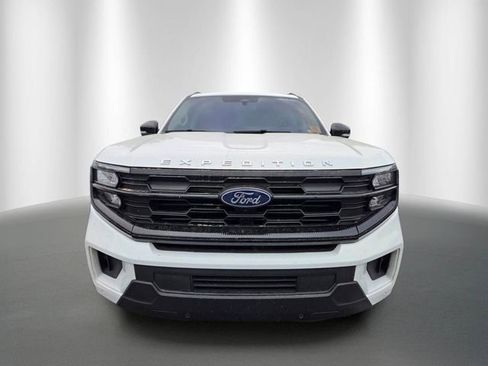 Used 2025 Ford Expedition Active AWD/4WD image 2