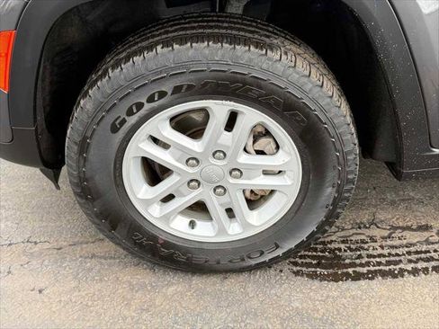 Certified 2023 Jeep Grand Cherokee Laredo w/ Luxury Tech Group I image 10