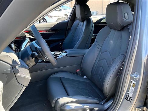 Used 2026 BMW 540i xDrive w/ M Sport Package image 8