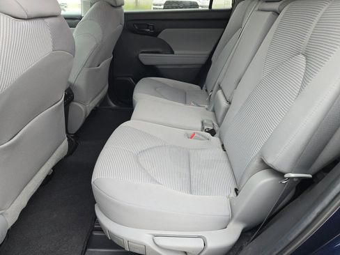 Used 2023 Toyota Highlander L image 13