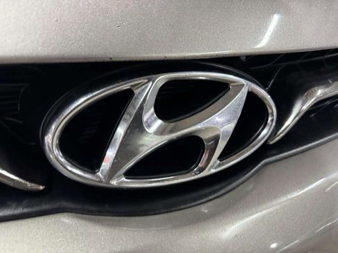 Used 2012 Hyundai Elantra Limited image 16