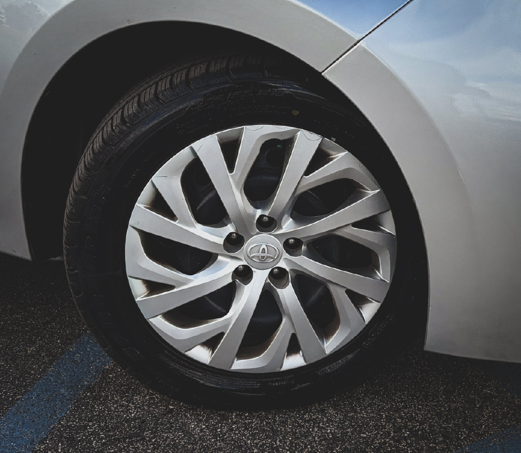 Used 2017 Toyota Corolla LE FWD image 29