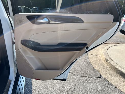 Used 2019 Mercedes-Benz GLE 400 4MATIC image 42