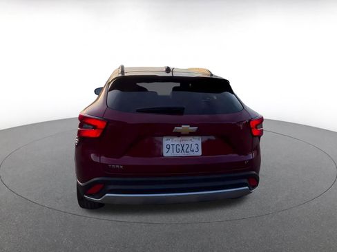 Used 2025 Chevrolet Trax LT w/ LT Convenience Package image 12