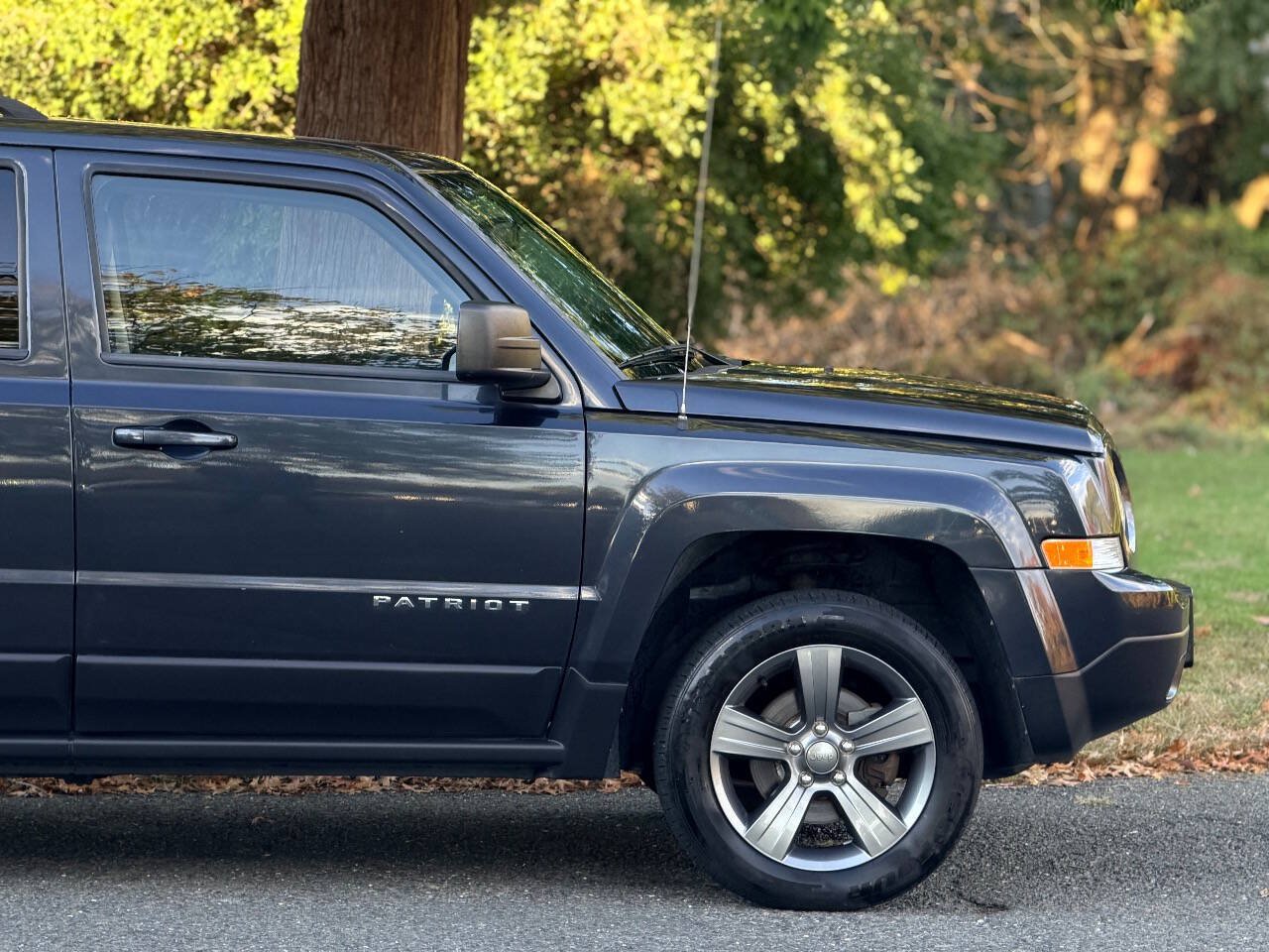 Used 2015 Jeep Patriot High Altitude AWD/4WD image 30