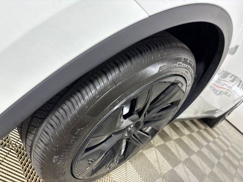 Used 2024 Tesla Model Y 2WD image 26