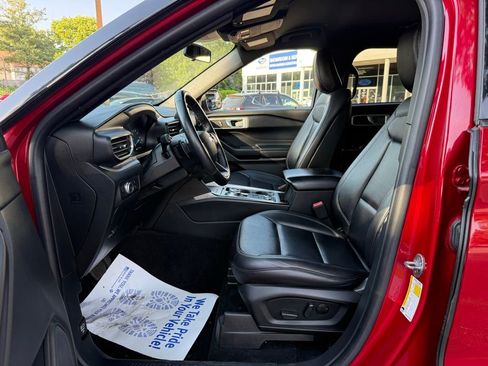 Used 2020 Ford Explorer XLT w/ Equipment Group 202A AWD/4WD image 21