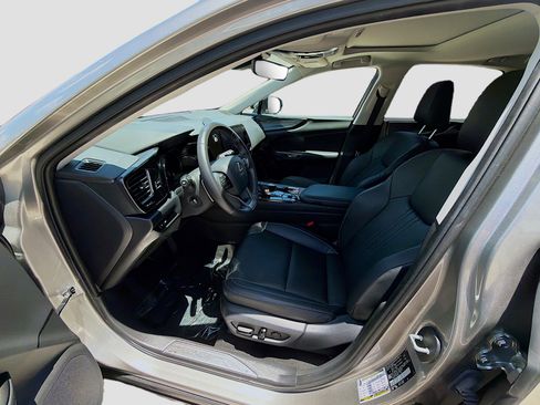 Used 2025 Lexus NX 250 FWD w/ Accessory Package (2T) image 19