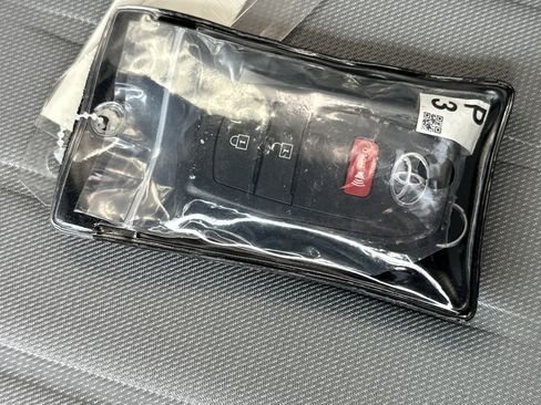 Used 2025 Toyota Tacoma TRD Off-Road w/ TRD Off Road Upgrade Package image 33