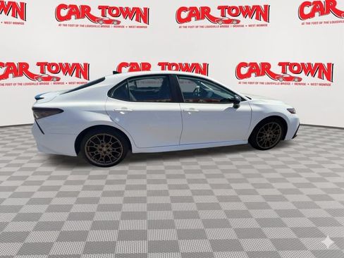 Used 2024 Toyota Camry SE FWD image 9