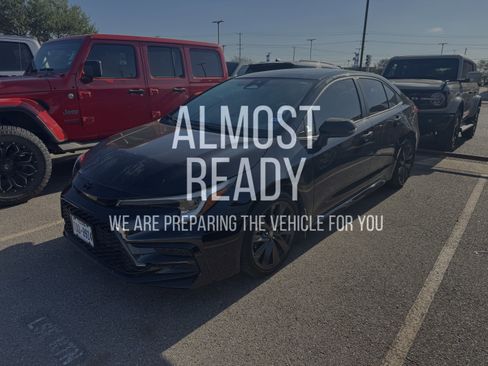 Used 2023 Toyota Corolla SE image 2