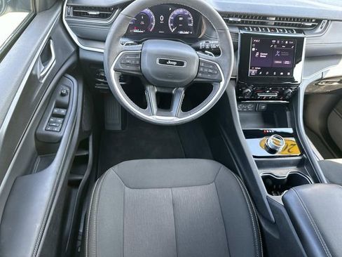 New 2025 Jeep Grand Cherokee Laredo X w/ Luxury Tech Group I image 23