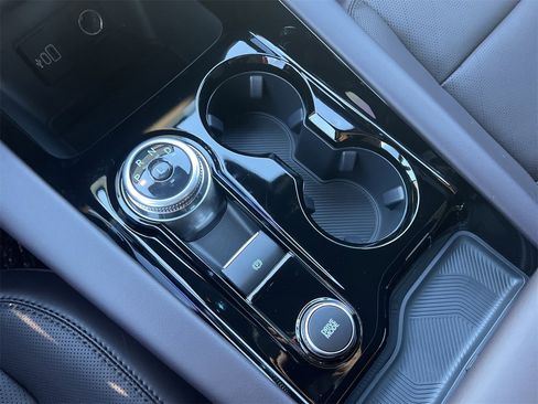 New 2026 Ford Explorer Platinum image 8