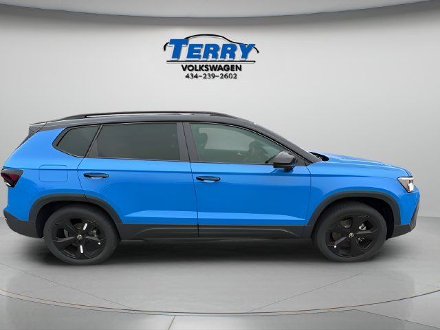 Certified 2025 Volkswagen Taos SE AWD/4WD image 1