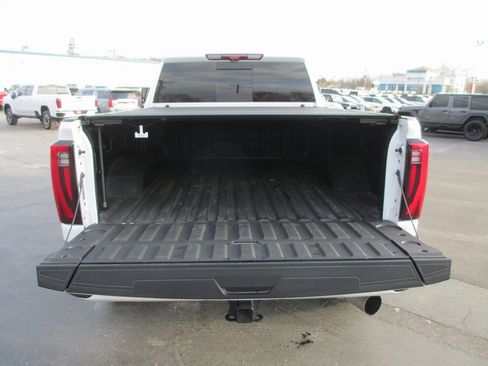 Certified 2025 GMC Sierra 2500 Denali Ultimate image 8