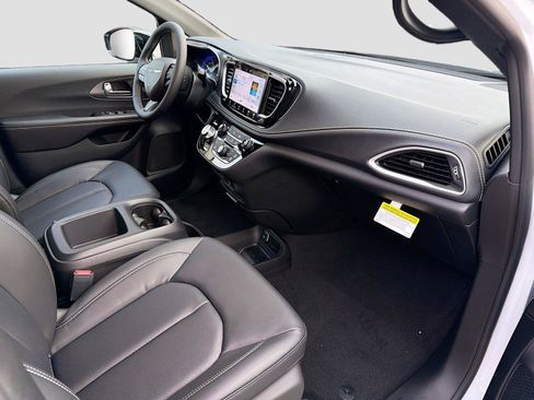 New 2026 Chrysler Pacifica Select w/ S Appearance Package FWD image 14