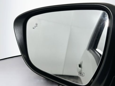 Used 2024 Nissan Frontier SV w/ SV Convenience Package image 16