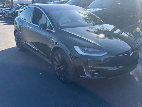 Used 2018 Tesla Model X P100D image 3
