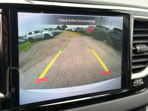 Used 2024 Chrysler Pacifica Touring-L FWD image 22