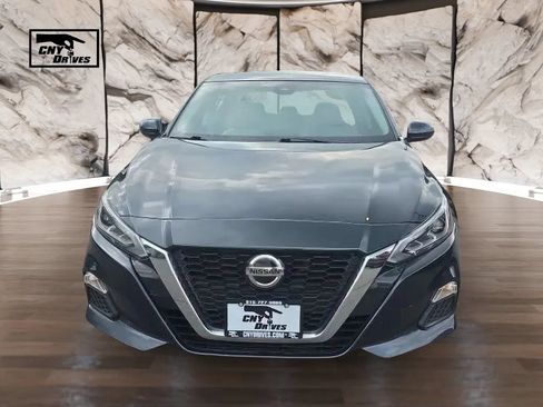 Used 2022 Nissan Altima 2.5 SV FWD image 2