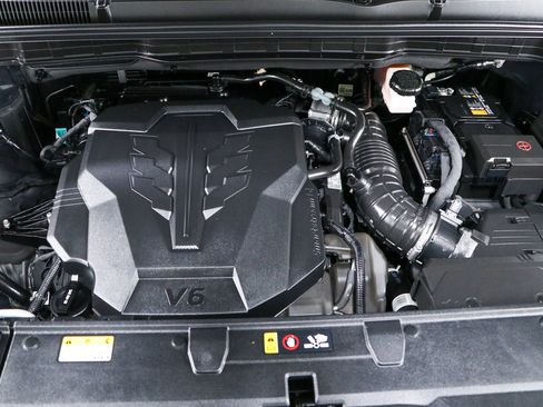 Used 2025 Kia Carnival FWD image 32